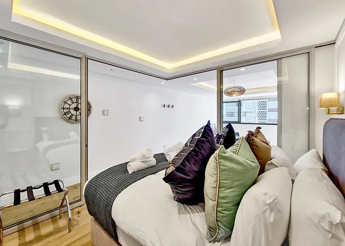 Studio With Ocean And Promenade View Sea Point