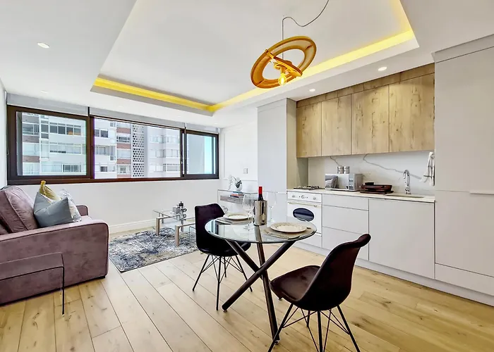 Studio With Ocean And Promenade View Sea Point