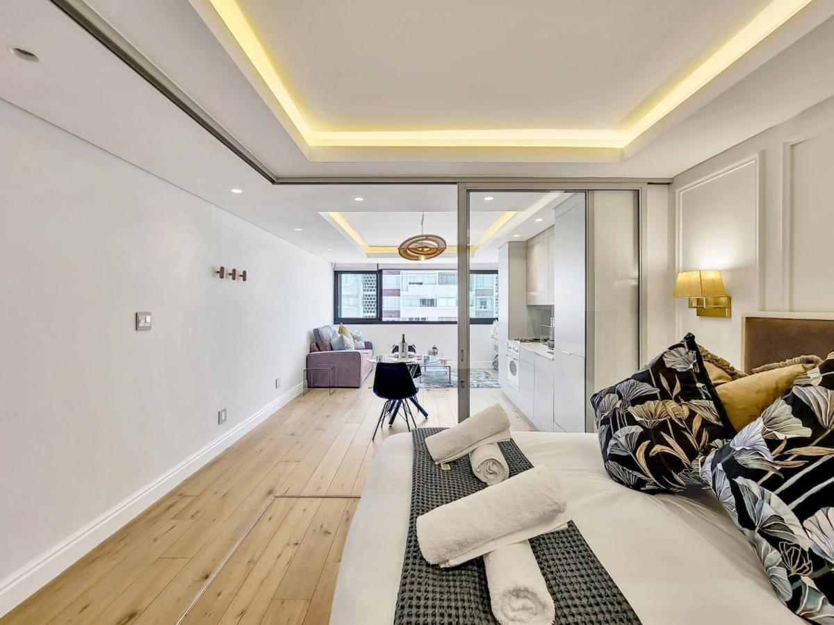 With Ocean And Promenade View Sea Point Apartment Kapstadt