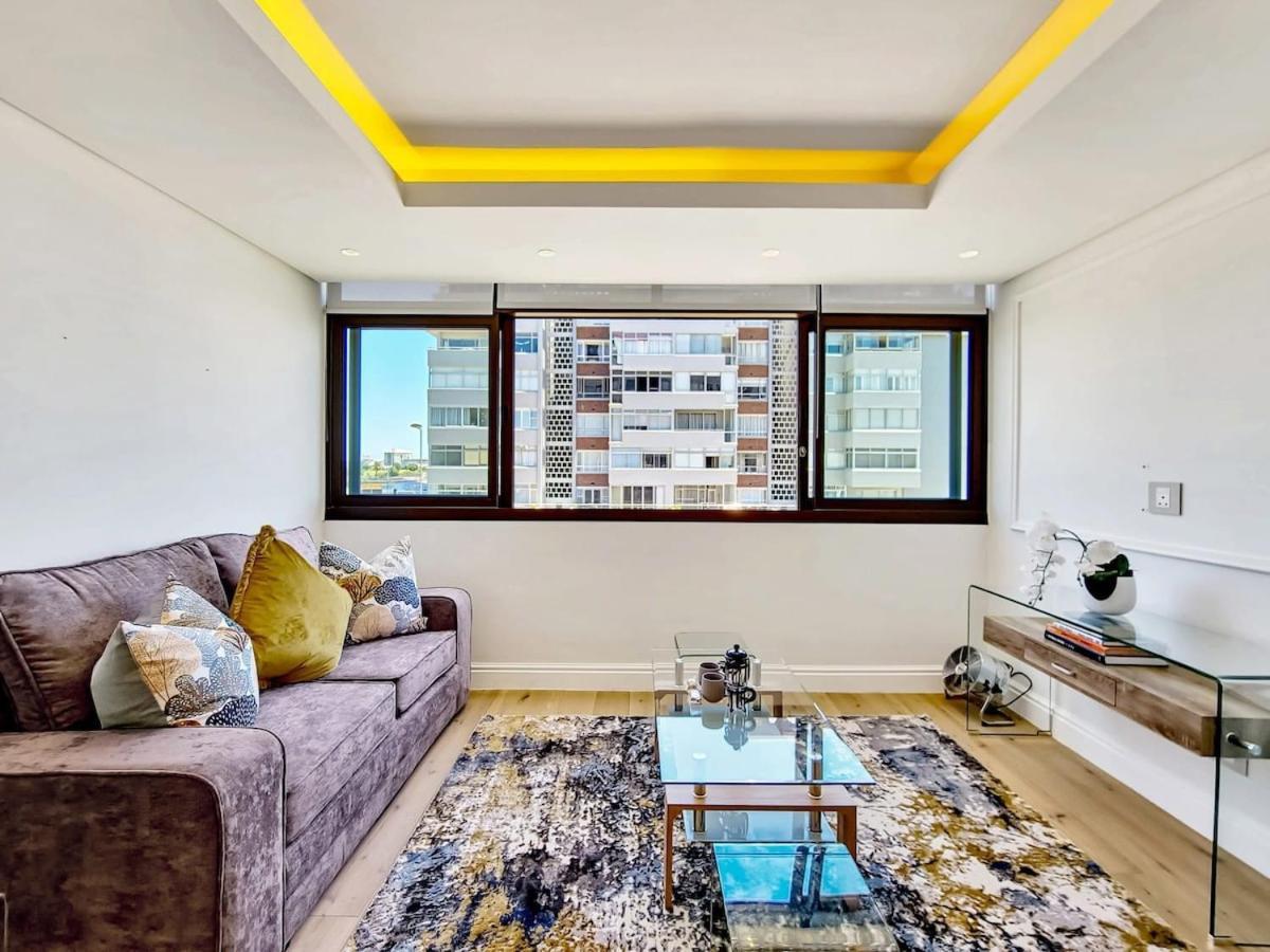 With Ocean And Promenade View Sea Point Apartment *